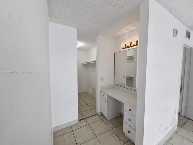 Building Photo - 1225 NE 124th St Unit 38B