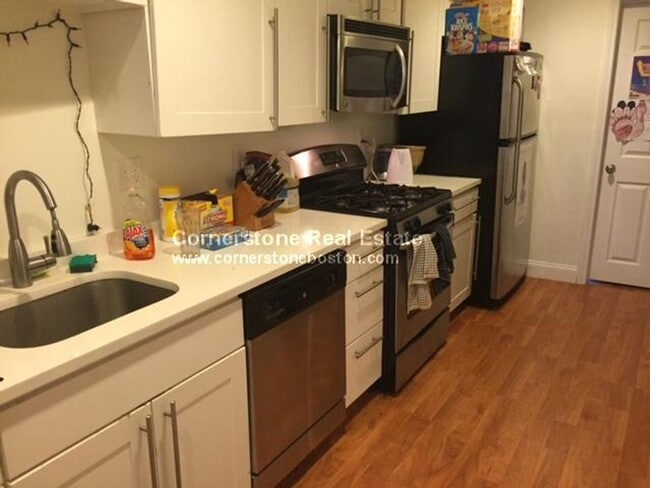 Photo - 9/1 No Fee! Spacious top floor true 3BR near Clev Circle!