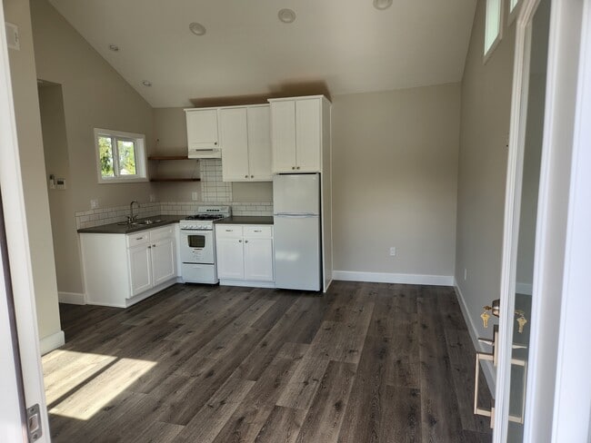 Photo - 4546 Wortser Ave