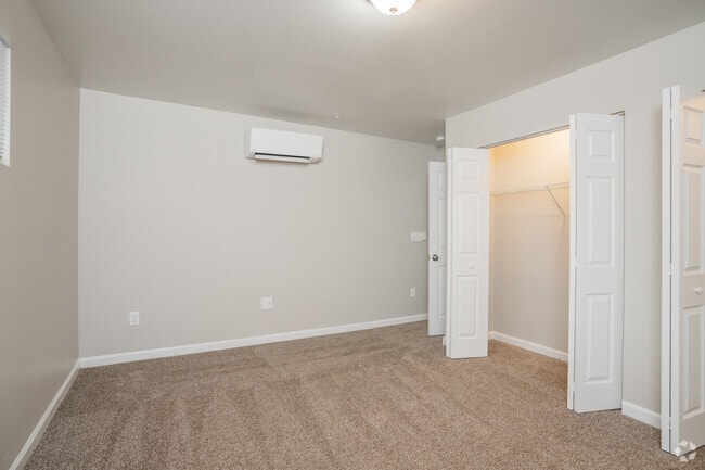 1BR, 1BA - 775SF - Bedroom