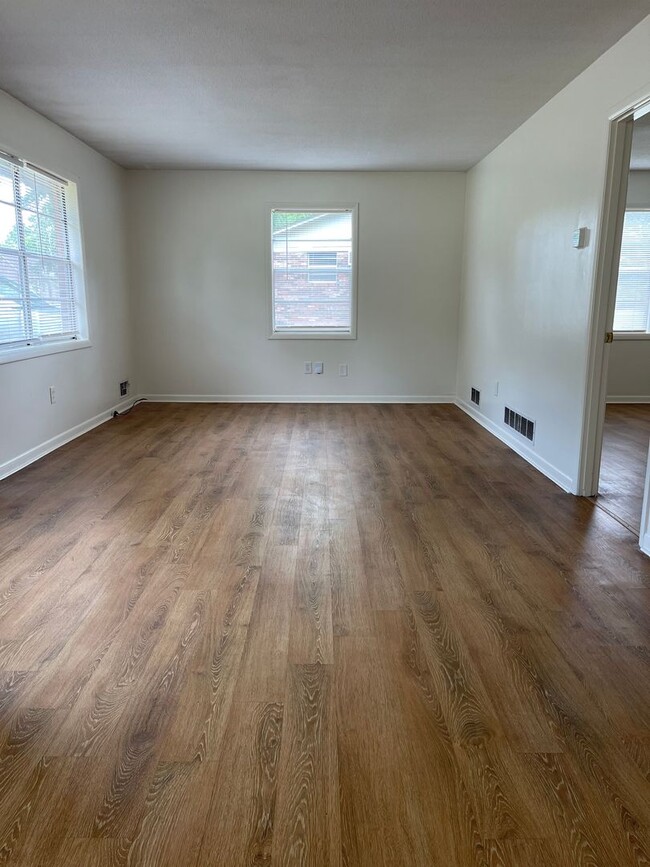 Photo - 1 Bedroom, 1 Bath Duplex Apartment on the Eastside! Available now!