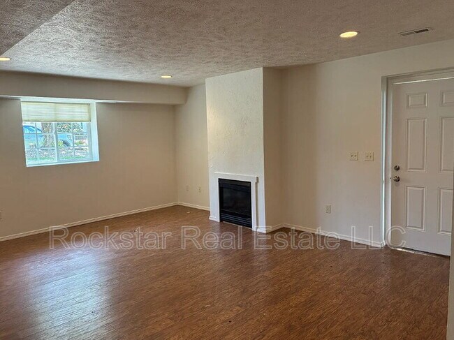 823 E Bismark Ave