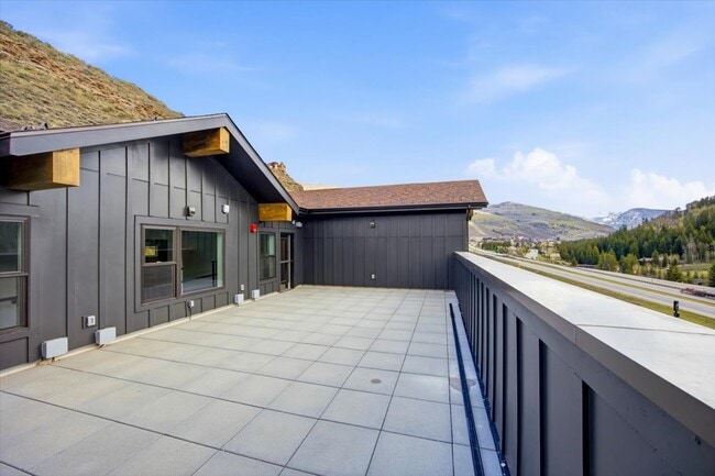 Photo - 1281 N Frontage Rd W