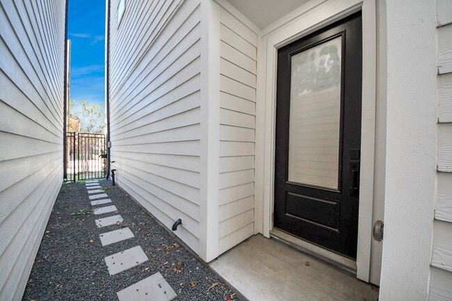 Photo - 4806 Cochran St