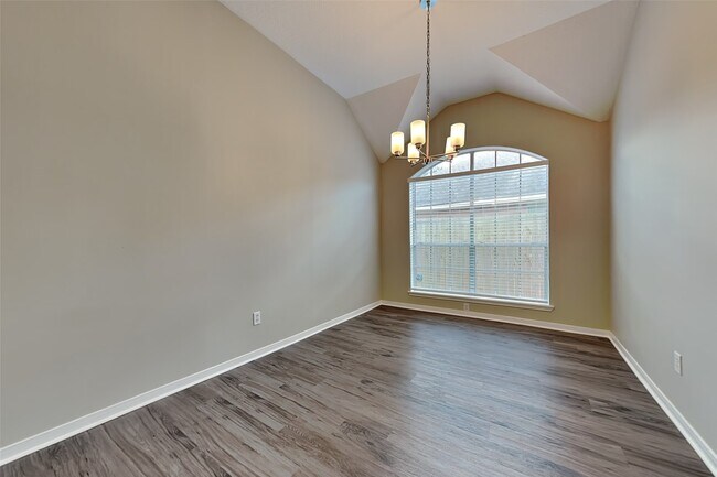 30915 Trinket Dr