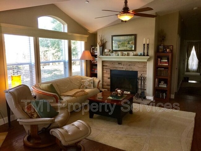 Photo - 1875 Templeton Rd