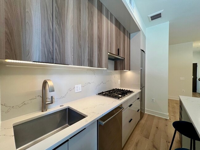 Photo - 801 N St NW
