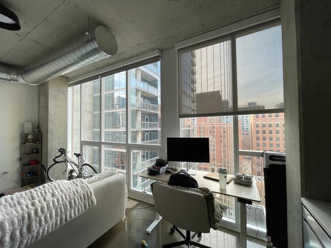 Photo - 810 N Clark St Unit 901