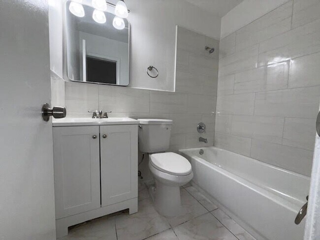 497 NW 40 Ct Oakland Park, FL 33309