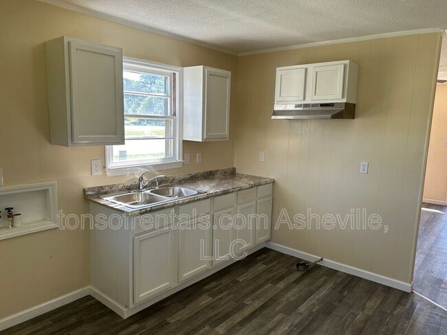 Photo - 3126 US-221 Unit Apt 8