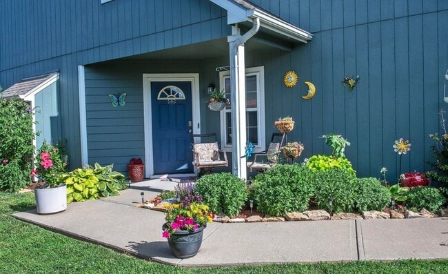 2335 Surrey Dr