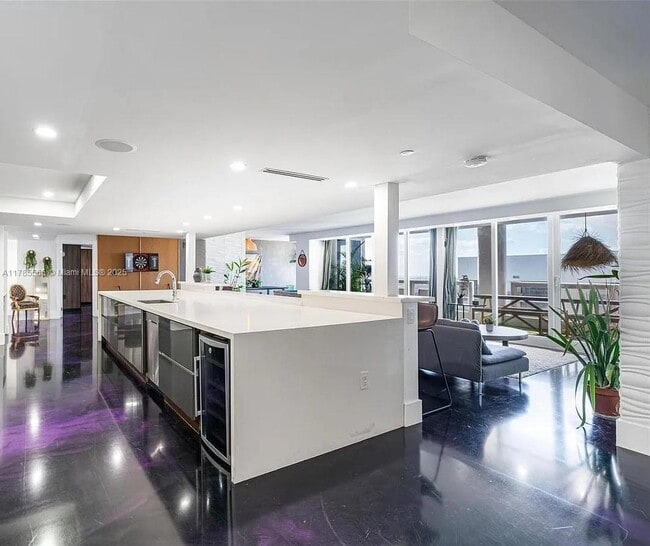 Photo - 1717 N Bayshore Dr