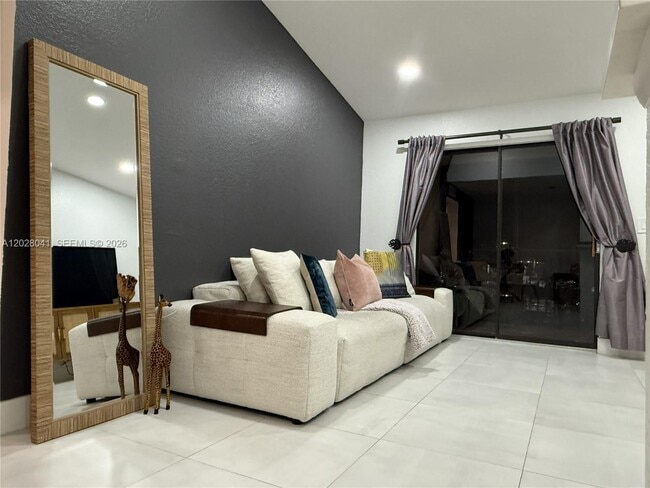 Building Photo - 15570 SW 105th Ln Unit 1710
