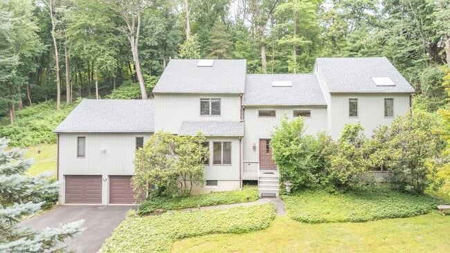 Beautiful Contemporary 3 Bedroom Home - Beautiful Contemporary 3 Bedroom Home