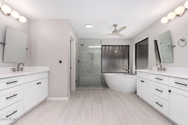 Building Photo - 16220 N 40th Ln Rental