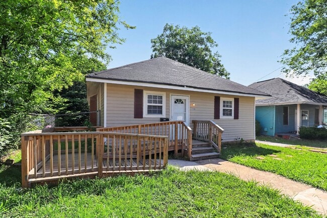 Building Photo - Cozy Three Bedroom Home!