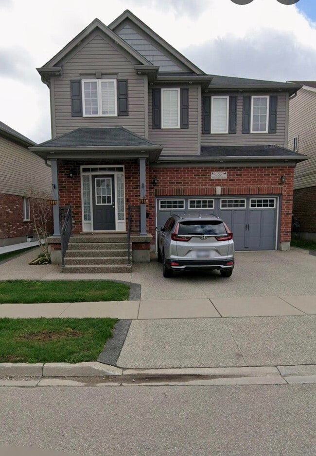 Building Photo - 355 Bamberg Crescent Unit 1