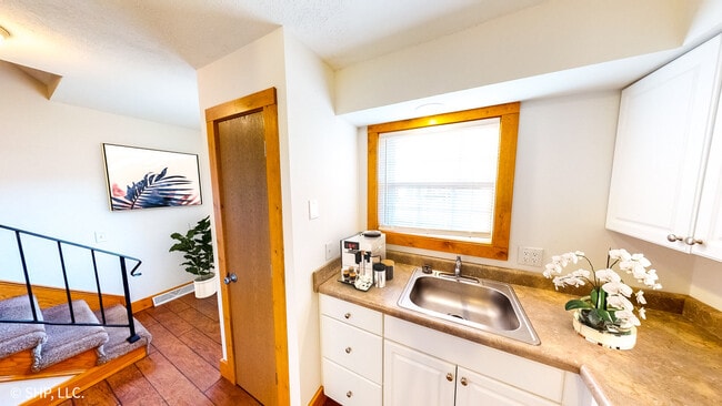 KITCHEN VIRTUALLY STAGED - 250 S Durkin Dr