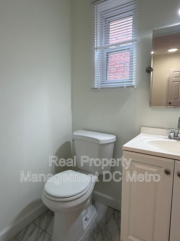 Photo - 405 Valley Ave SE