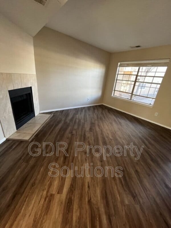 Photo - 700 Fruit Ave NW