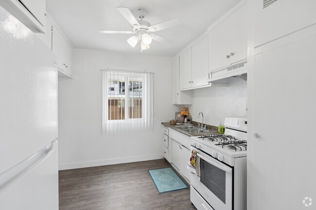 2BR, 1BA - Kitchen