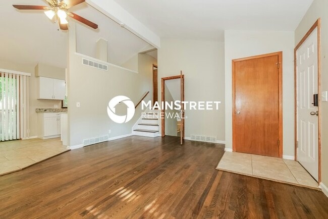 Photo - 3 Bedroom Pet-Friendly Home in Shawnee, KS with Main Street Renewal