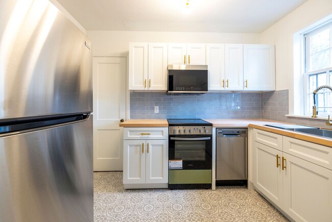 Photo - 2 bed/1 bath Conveniently Located Close to SCAD