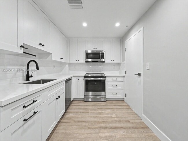 Photo - 90 Edgewater Dr Unit 818