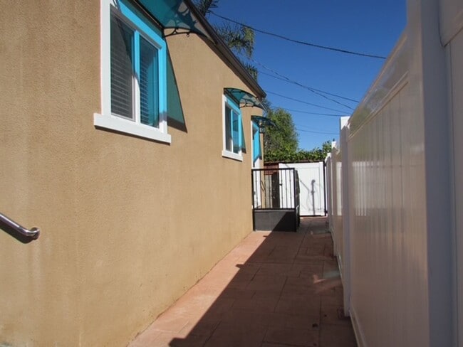 Photo - 2bed/1 bath ADU--NEW--Private with wrap around patio/yard Washer/Dryer included!