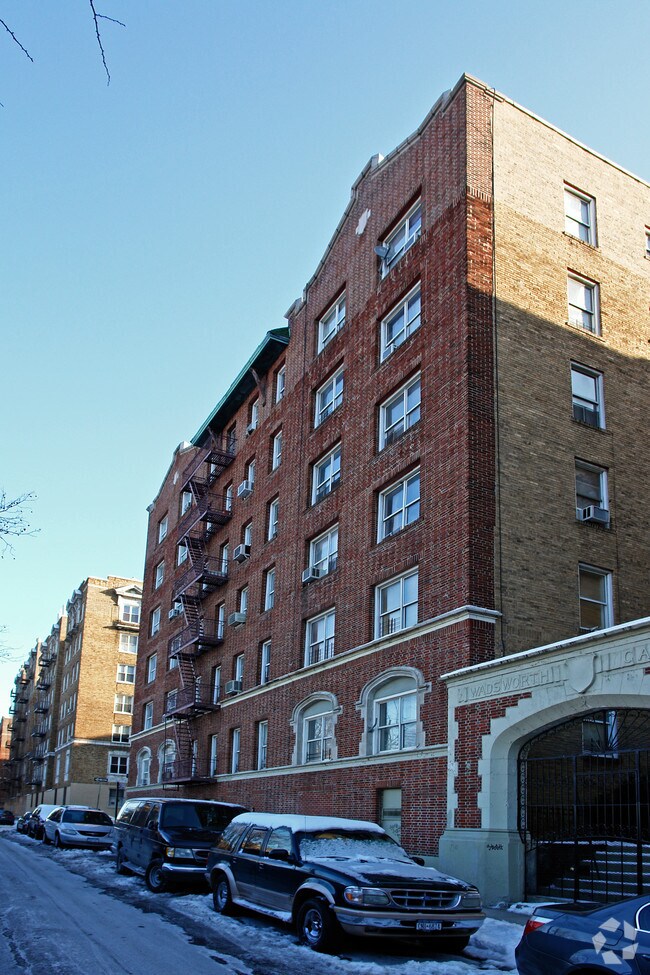 Photo - 652 W 189th St