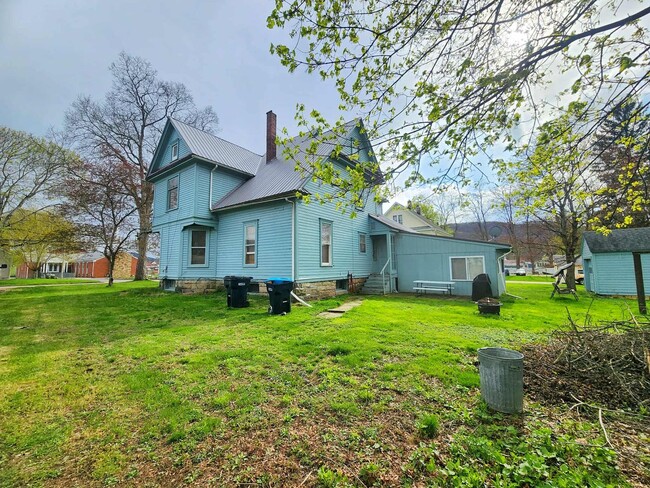 Building Photo - Rare Portville Rental! 4 Bedrooms with 4 Bathrooms! Apply today! Not furnished - owner is relocat...