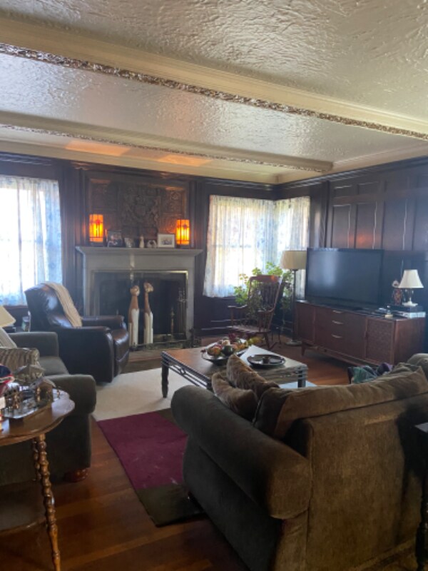 Photo - 528 W 3rd St