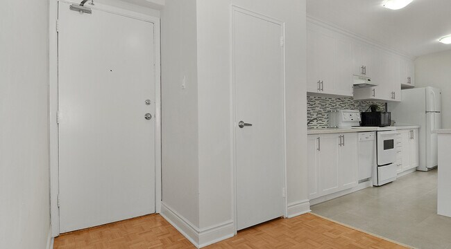 Photo - 214 St George St Unit 00409