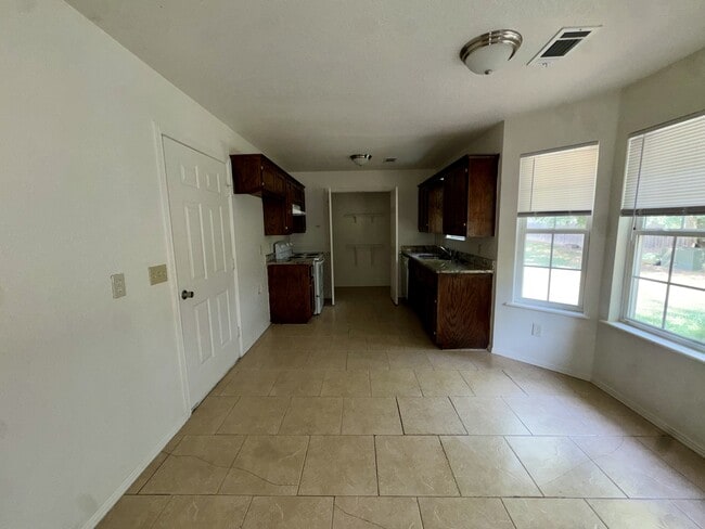 Photo - 128 Lanita Cir