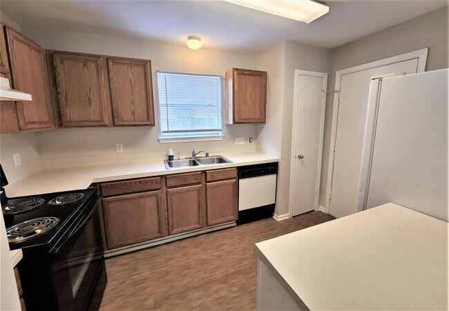 Photo - 16022 Old River Rd