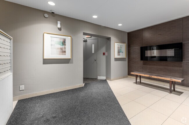 Photo - 1650 Bathurst St