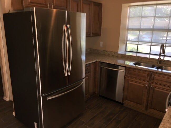 Photo - **MOVE-IN SPECIAL 50% OFF MOVE-IN MONTH!!!!** **BEAUTIFUL 3br/2ba TOWNHOME (ELLIOTT & ARIZONA AVE)**