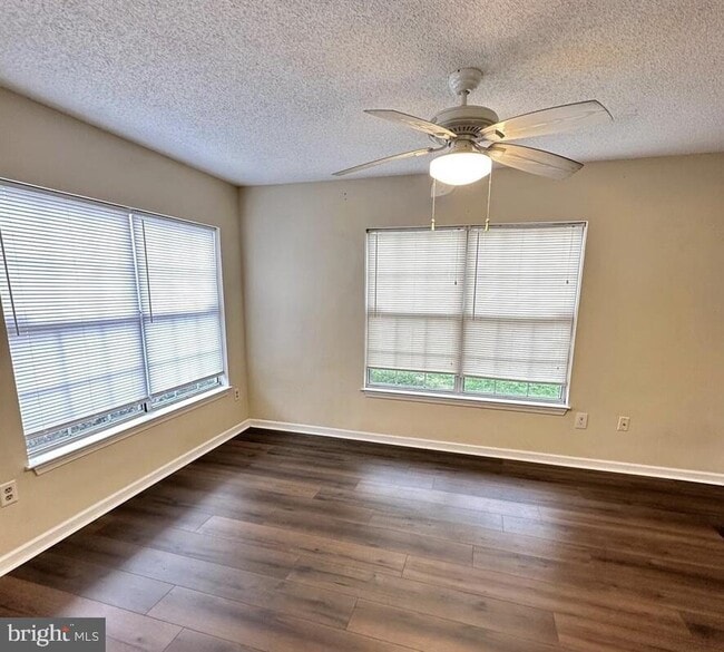 Building Photo - 15615 Easthaven Ct Unit 908