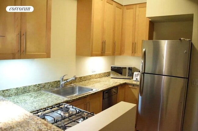 Photo - 331 E 89th St Apartamento