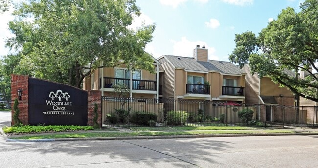 Building Photo - Woodlake Oaks Apartments