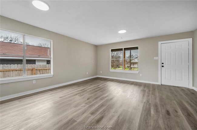 Photo - 1103 Phoenix St