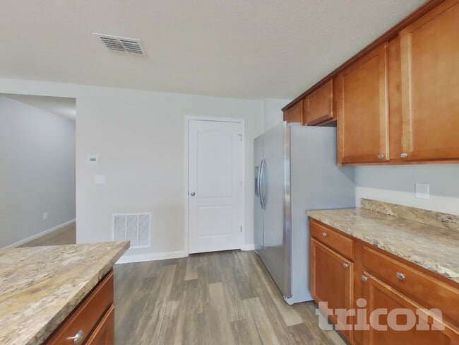 Photo - 464 Harley Dr