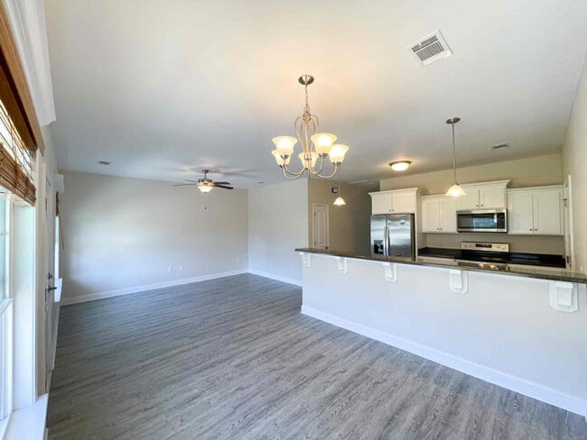 Photo - 278 Bridgewater Ln