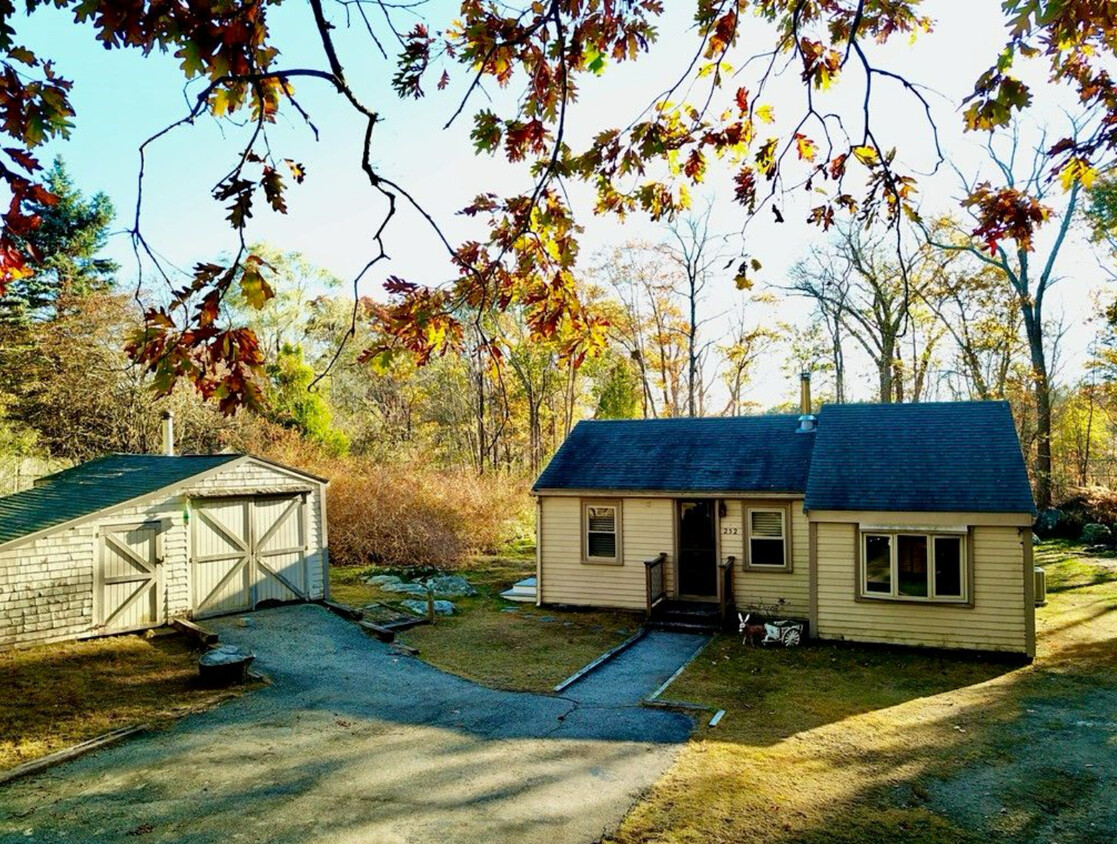 Photo - 252 Cedar St (Cohasset, MA)