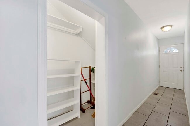 Photo - 465 W 27th St