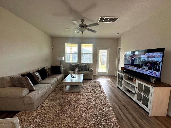 Photo - 7076 Silverleaf Oak St