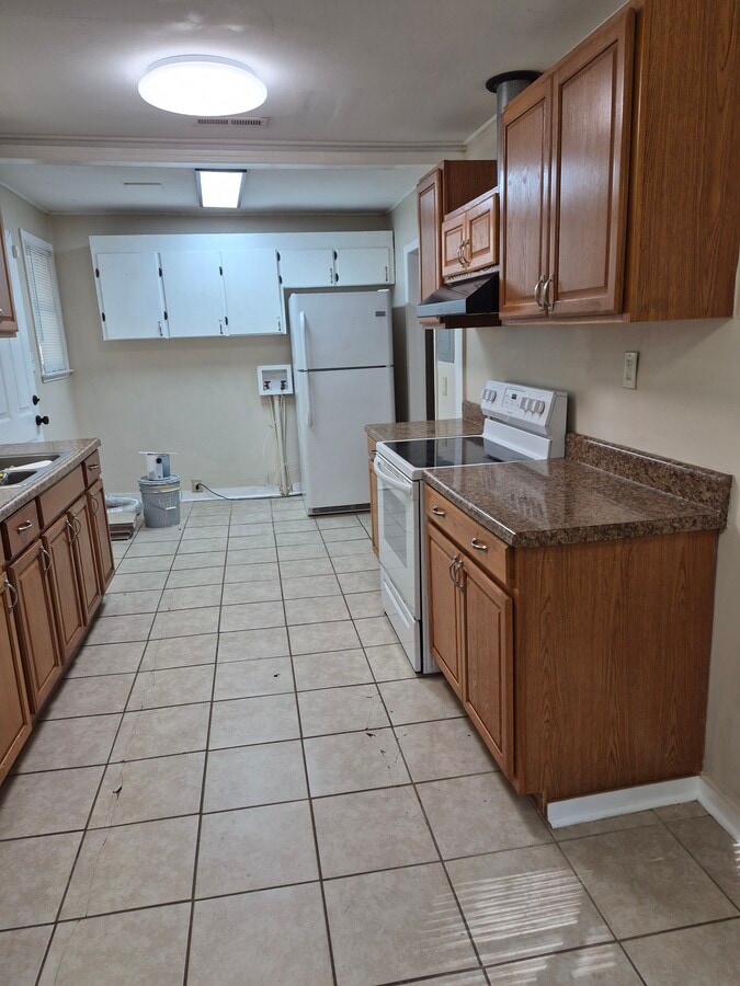 Photo - 6768 Pitt St