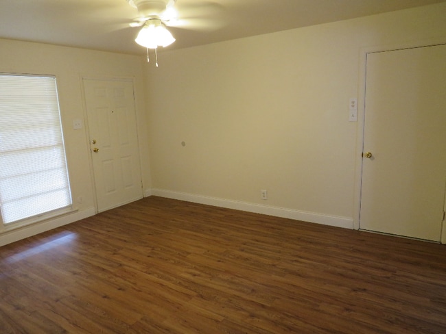Photo - 419 Anton Dr