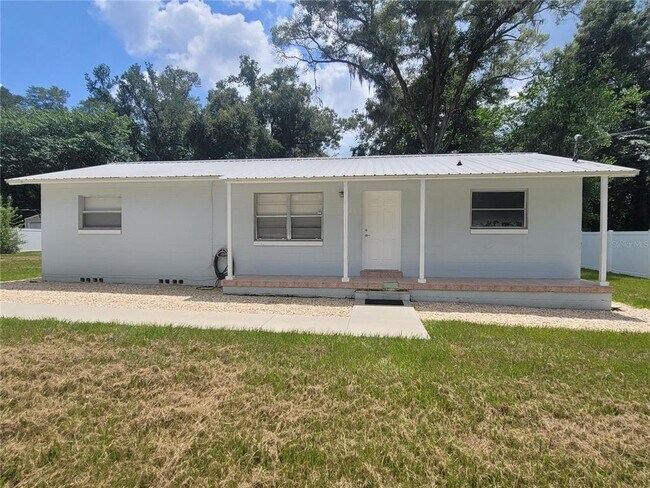 Building Photo - 2400 NE 57th Pl Rental