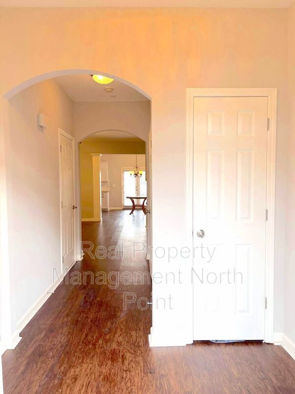 Photo - 2048 Lakeshore Overlook Dr